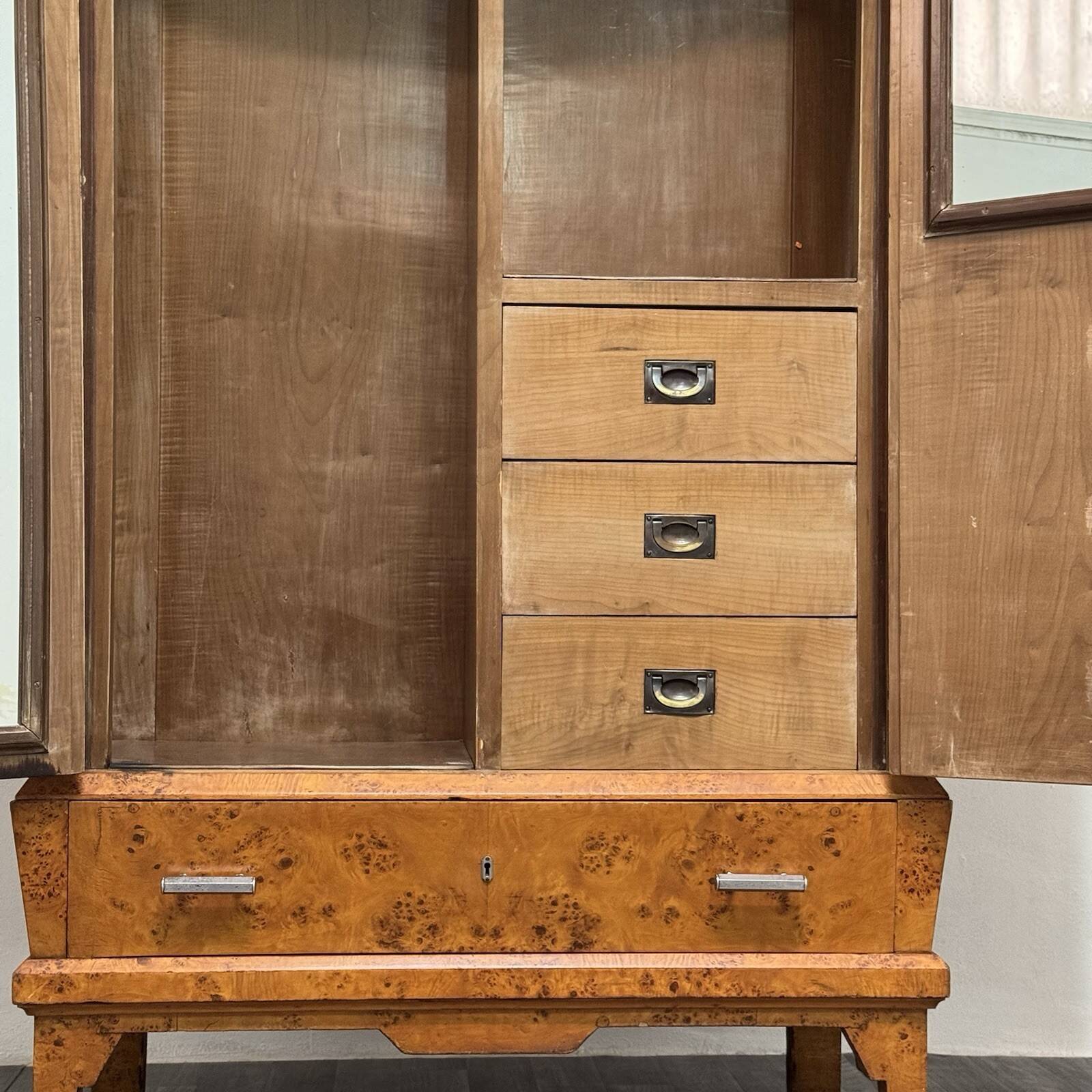 Cubist Art Deco wardrobe in burl 1940s modernist design