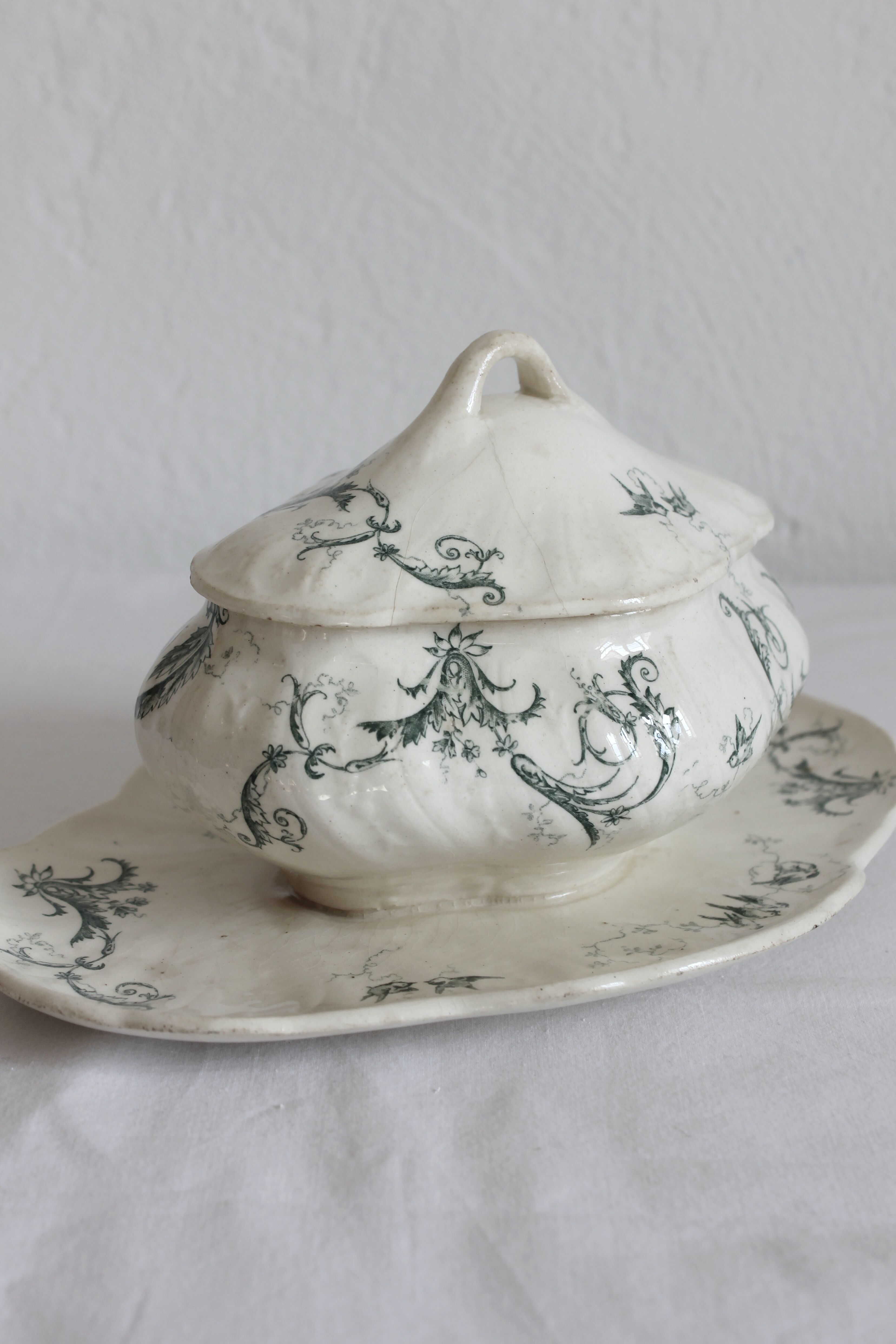 Saucière en terre de fer "Rinceaux" Opaque de Gien