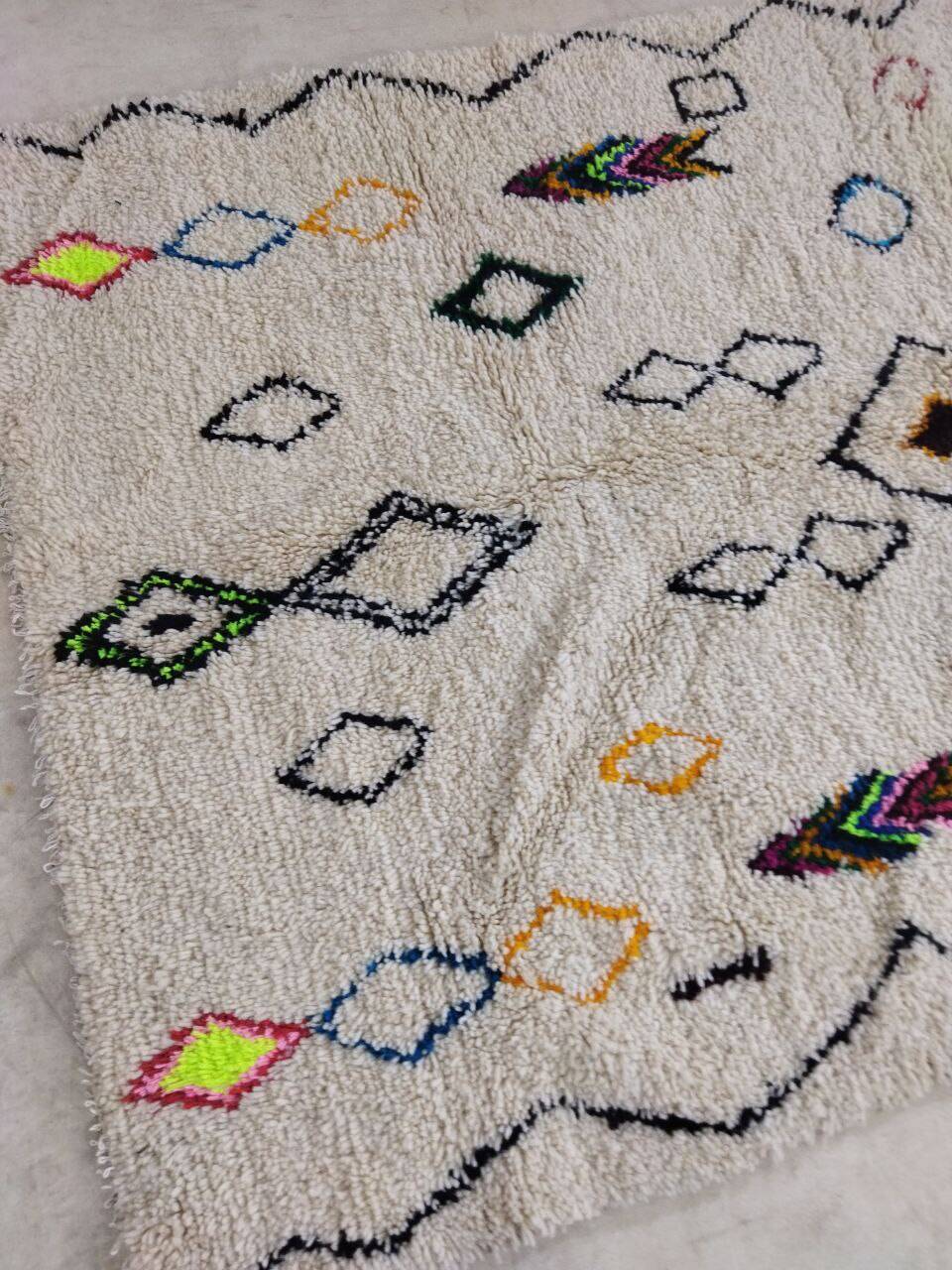 Handmade moroccan berber rug 250 x 153 cm