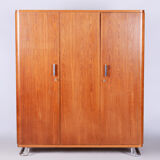 Armoire bauhaus en chêne restaurée, acier chromé, tchéquie, années 1930