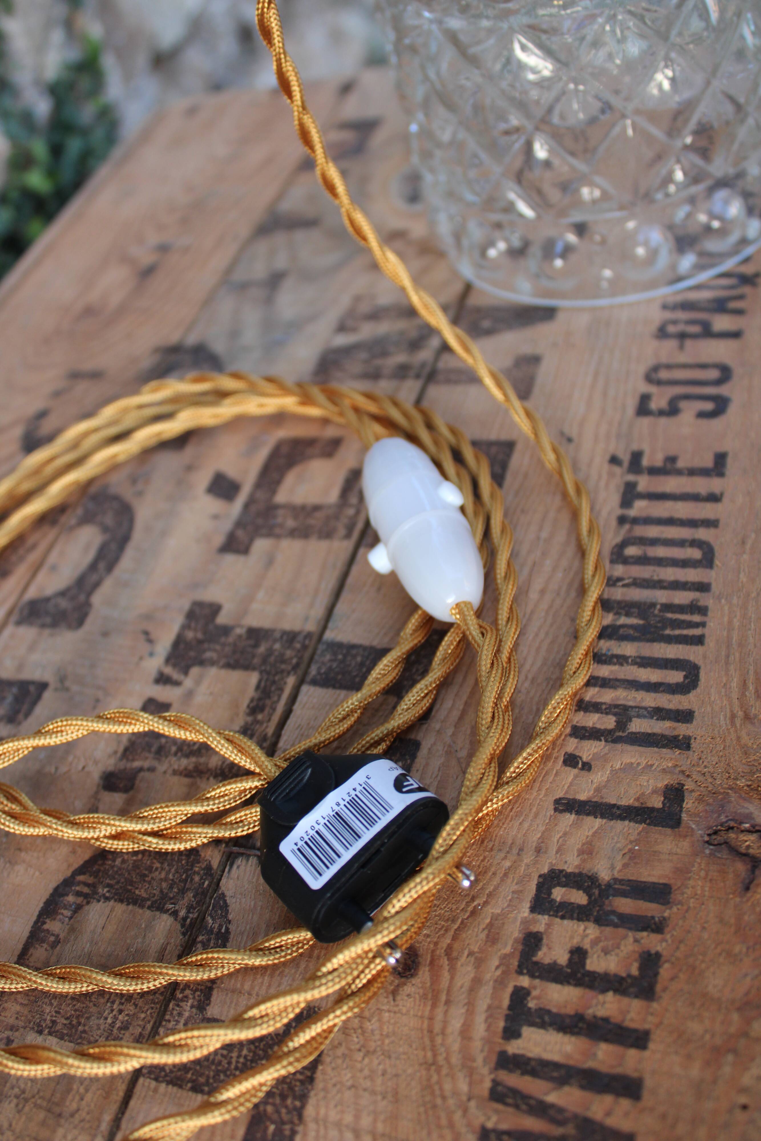 Moulded glass globe walk-in lamp