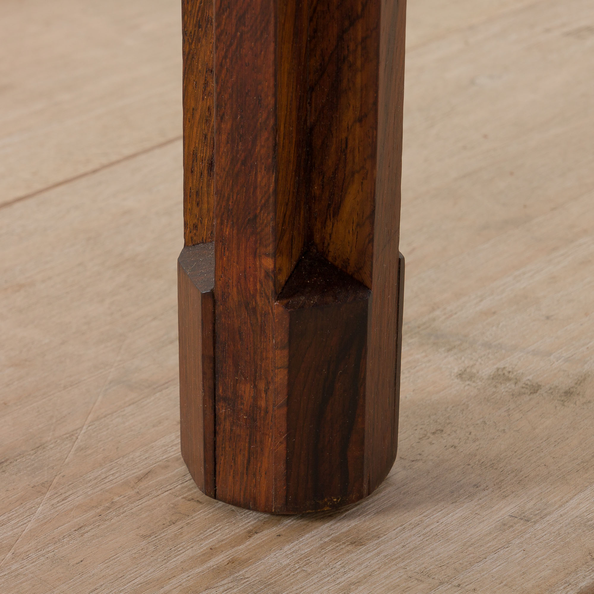 Italian mid century round extension dining table in Rosewood by Stildomus