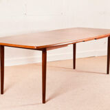 Scandinavian dining table with double extension