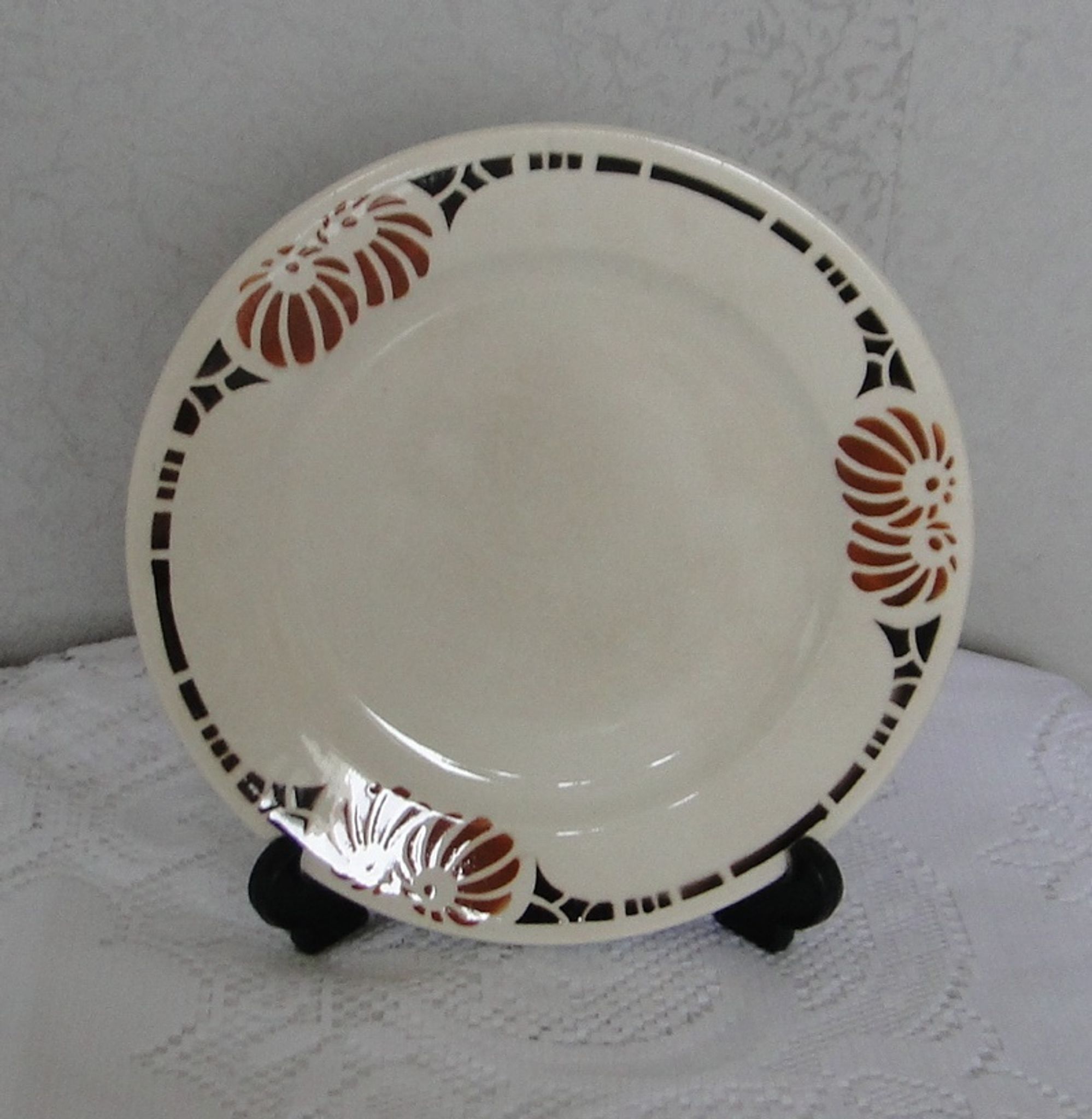 Round flat on foot shower faience art deco ennege 1929