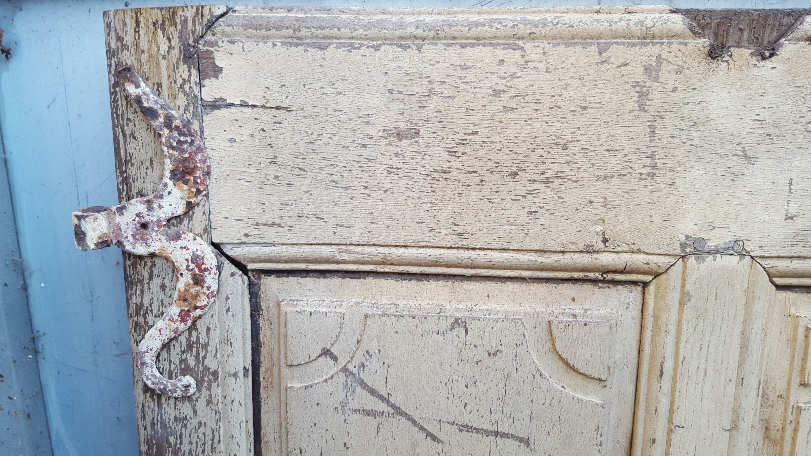 Door old 18th iron mouldings