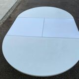 White dining table with a central pedestal, extendable, from the 1970s.