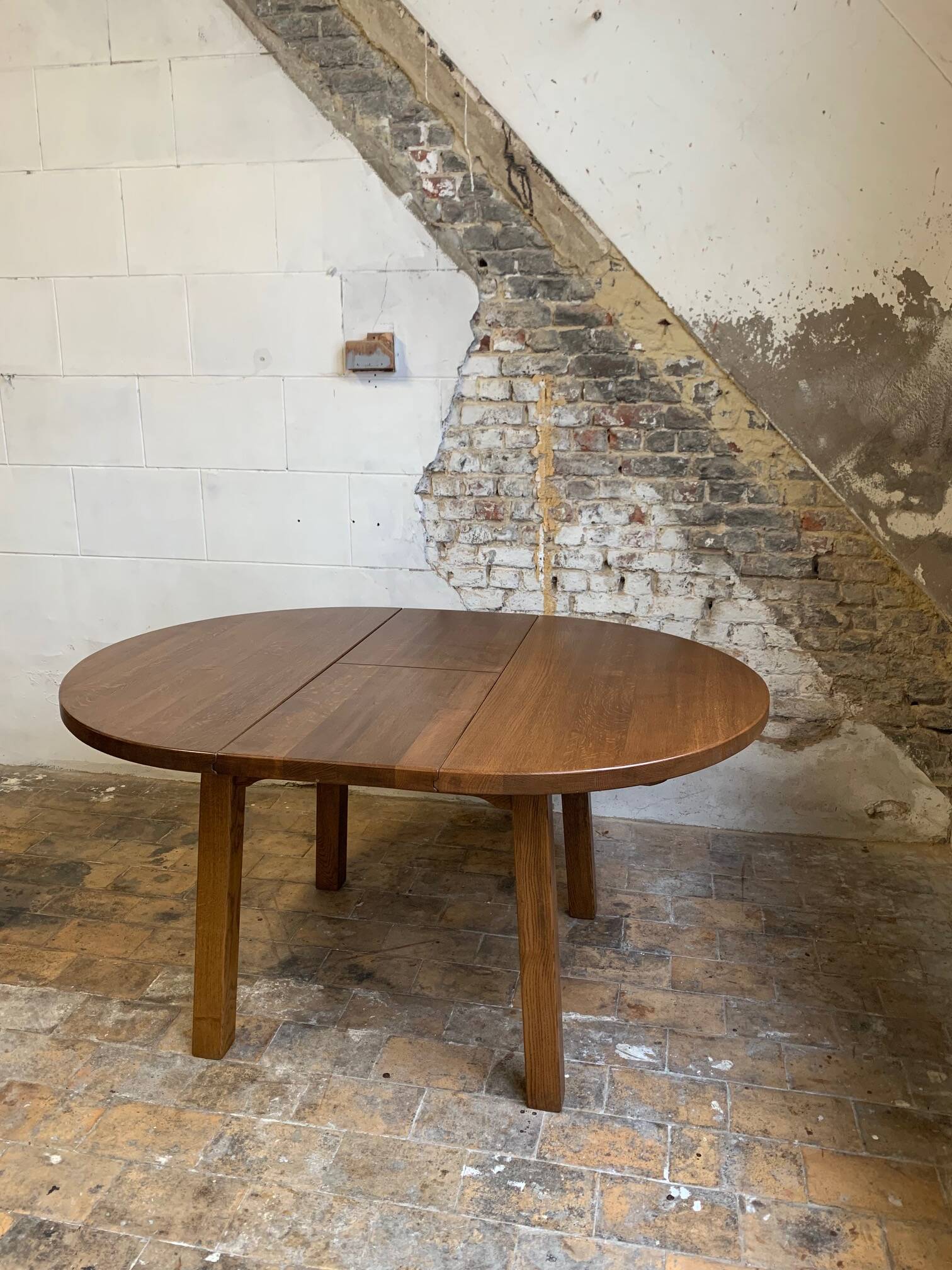 Table à manger extensible en chêne massif, des années 1950-60, style brutaliste