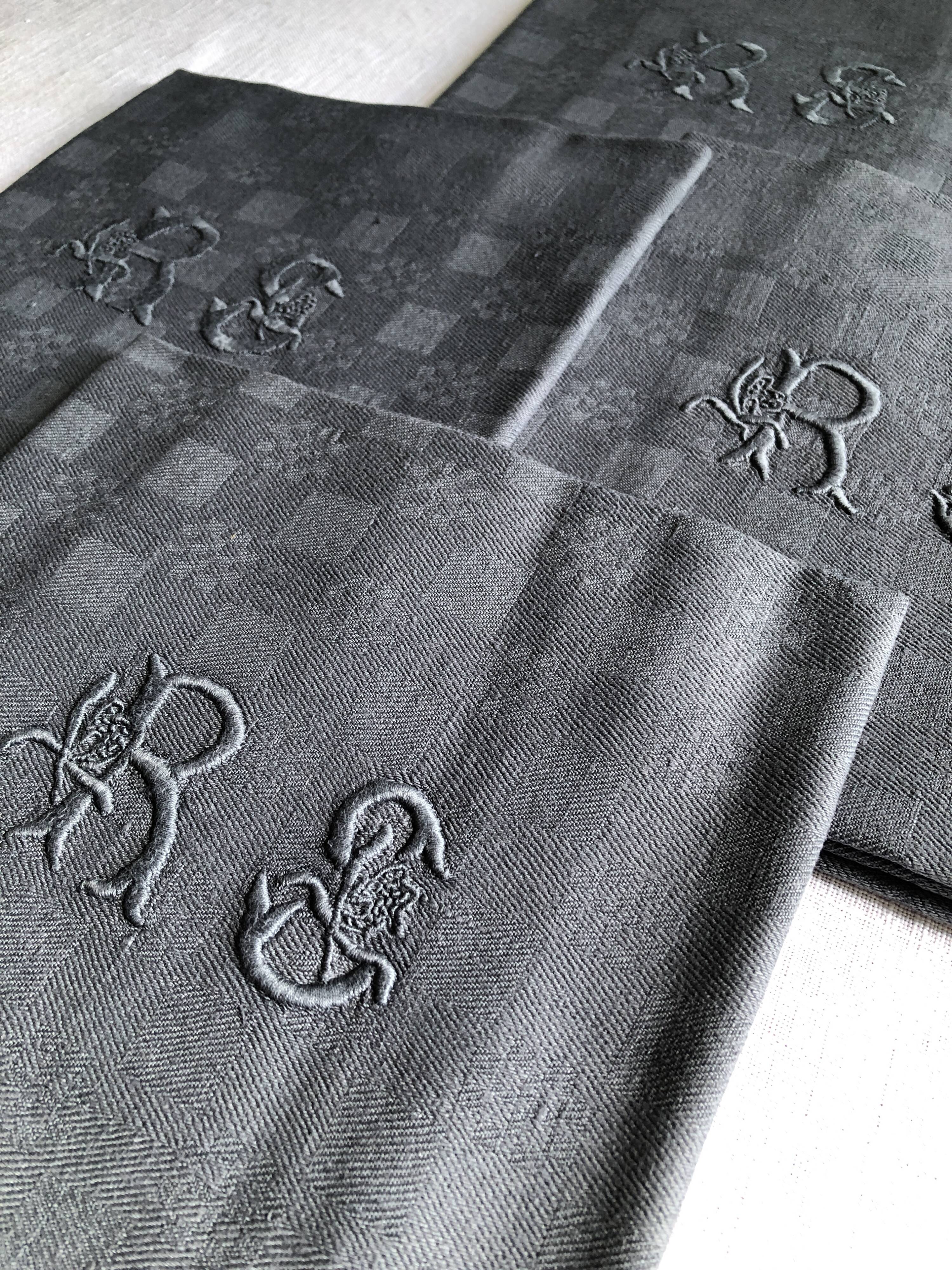 Suite of four napkins tinted in smoke grey