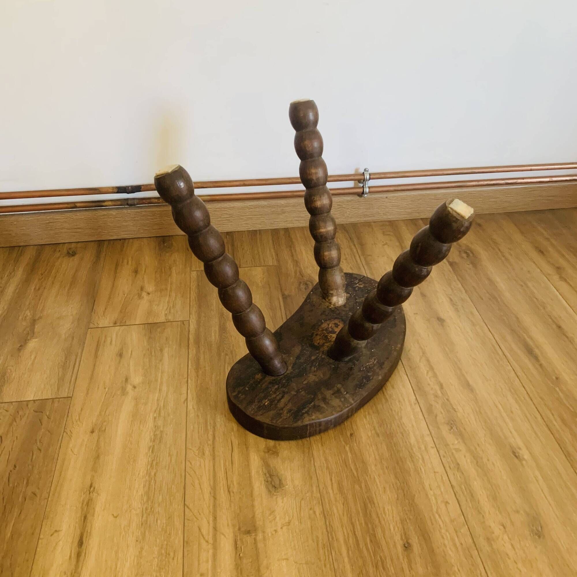 Tabouret vintage à pieds bobines