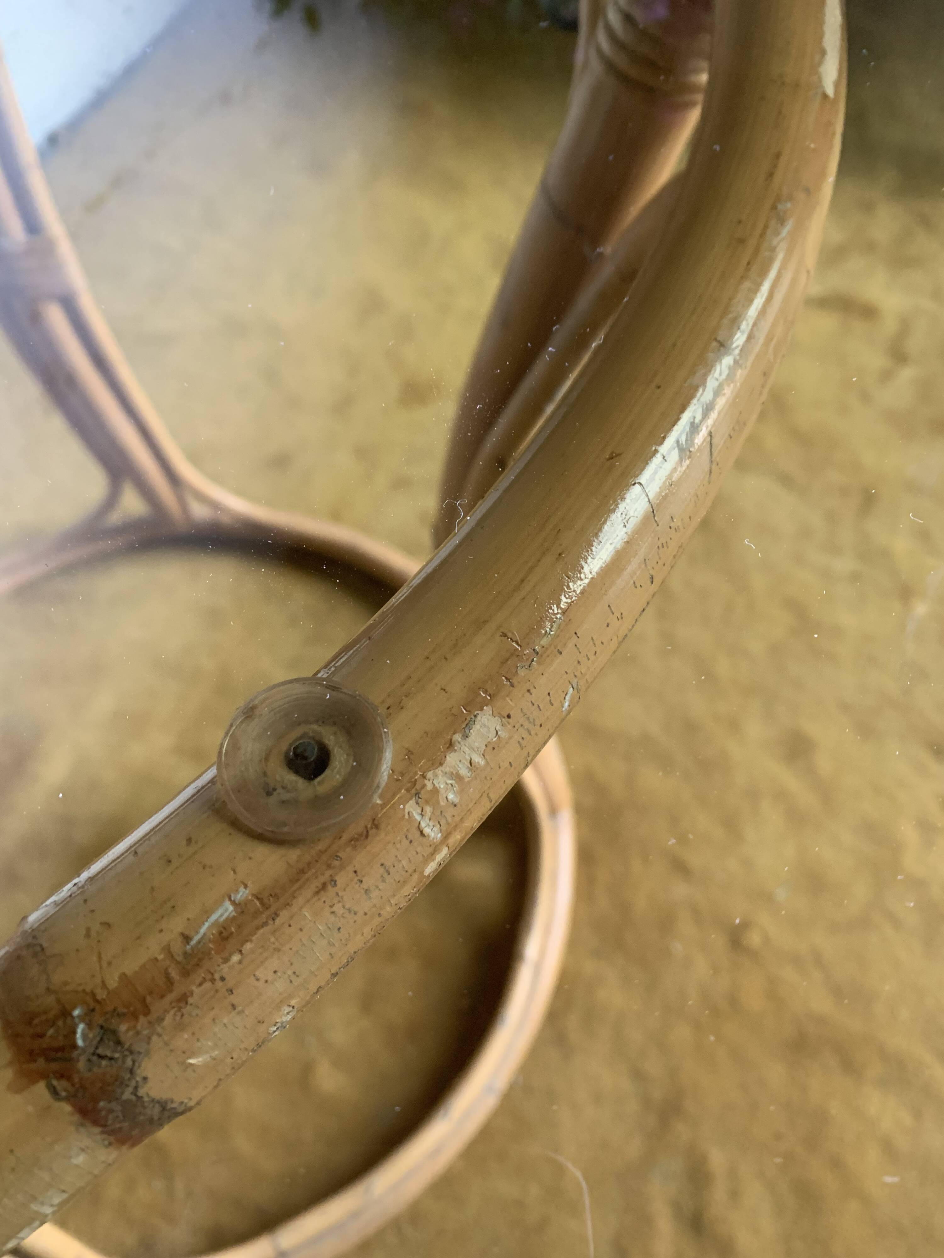 Round dining table with bamboo legs