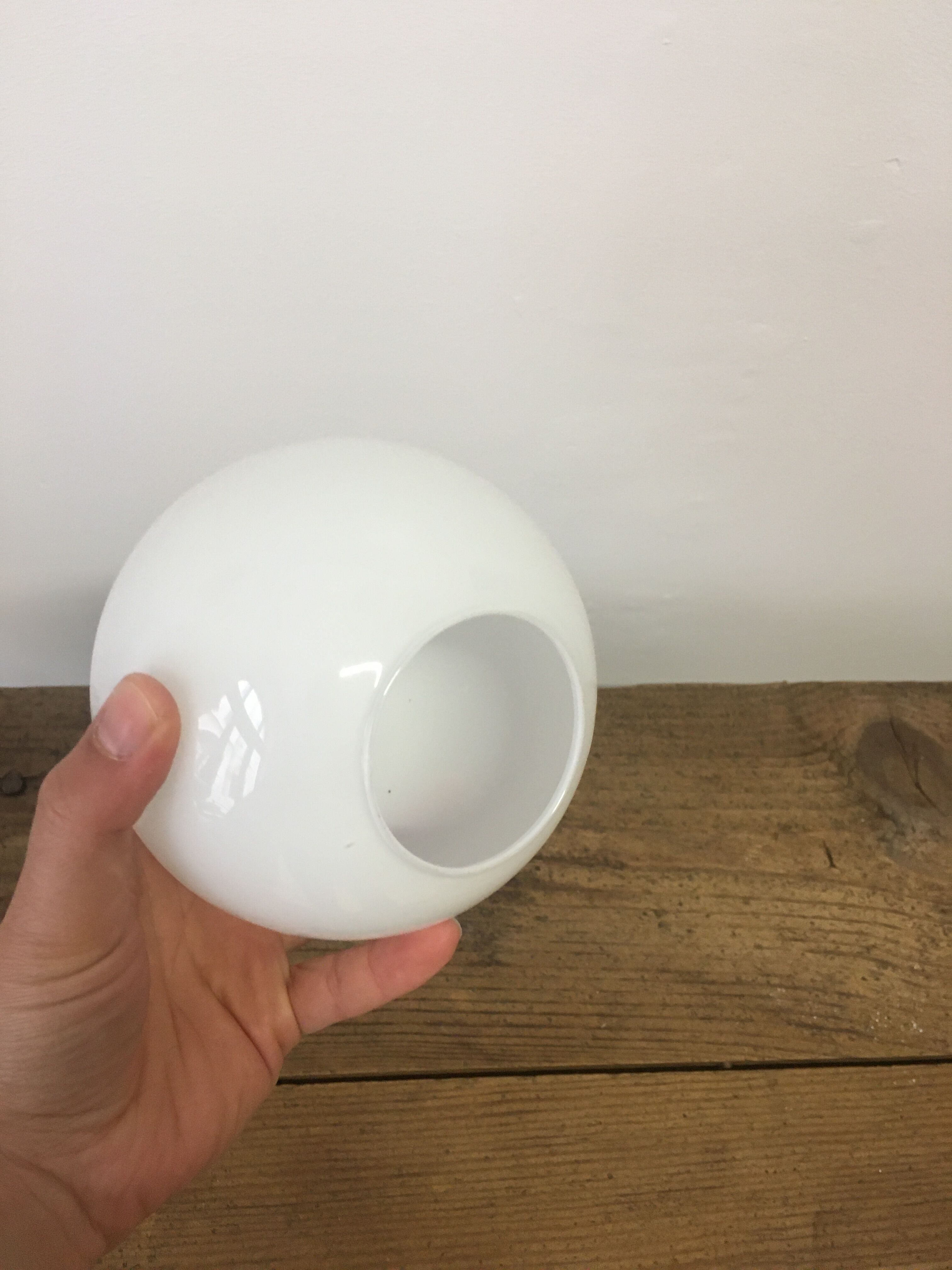 Globe en verre blanc