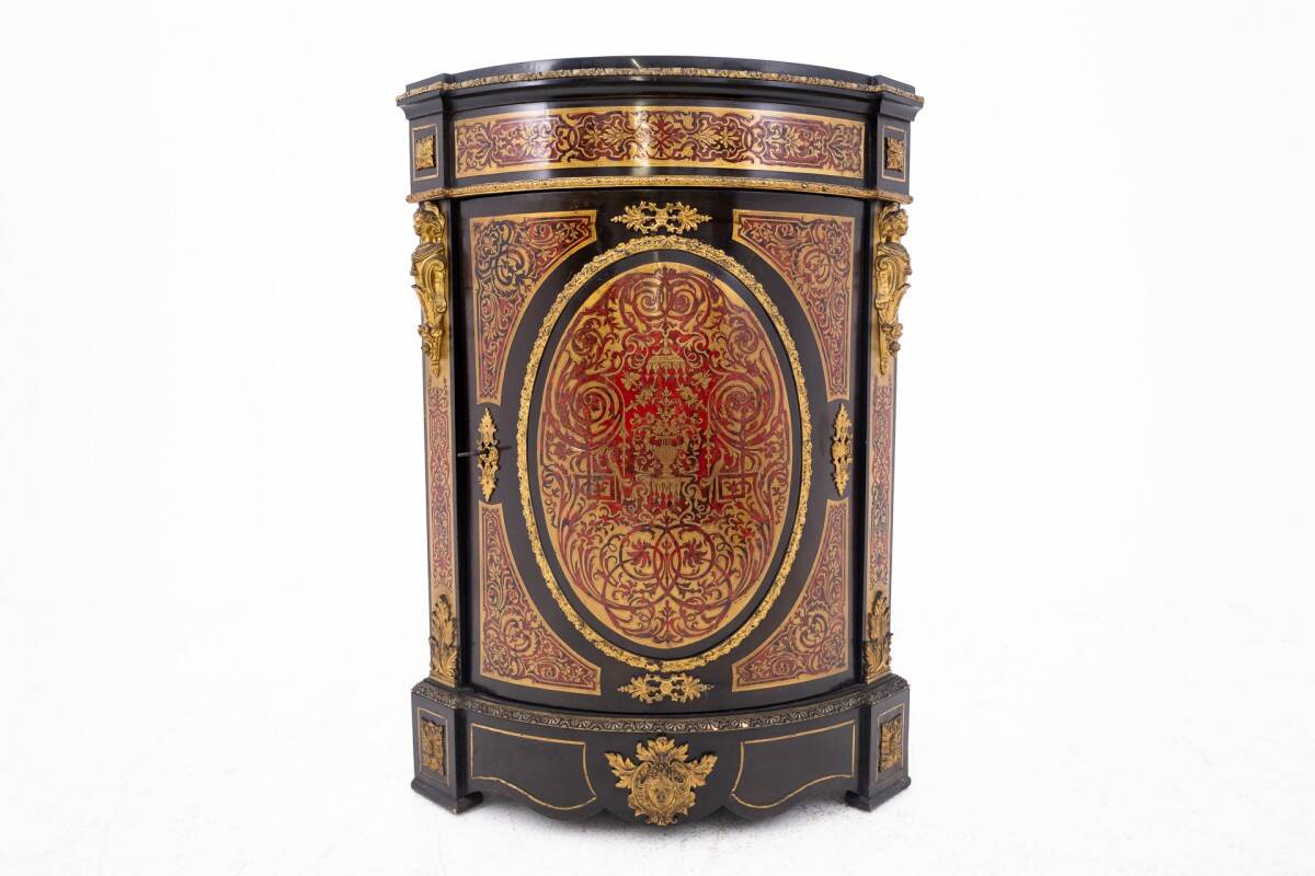Commode d'angle ancienne, France, milieu du XIXe siècle.