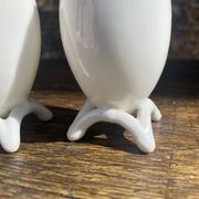 Coquetiers ancien an porcelaine forme coquille