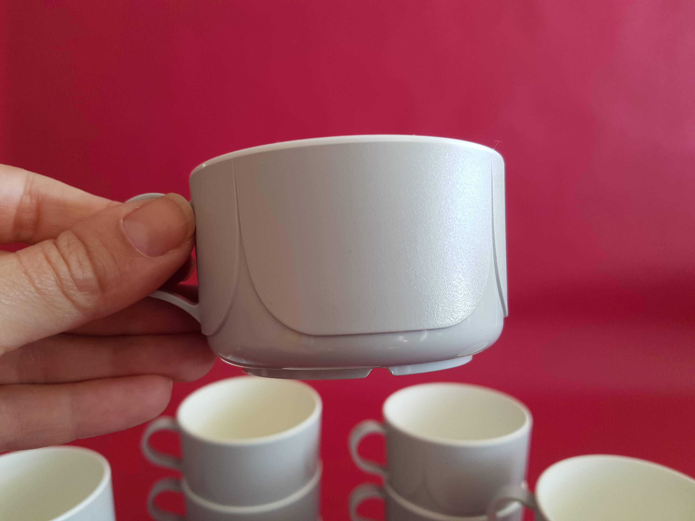 Set of 15 vintage air Littoral plastic cups