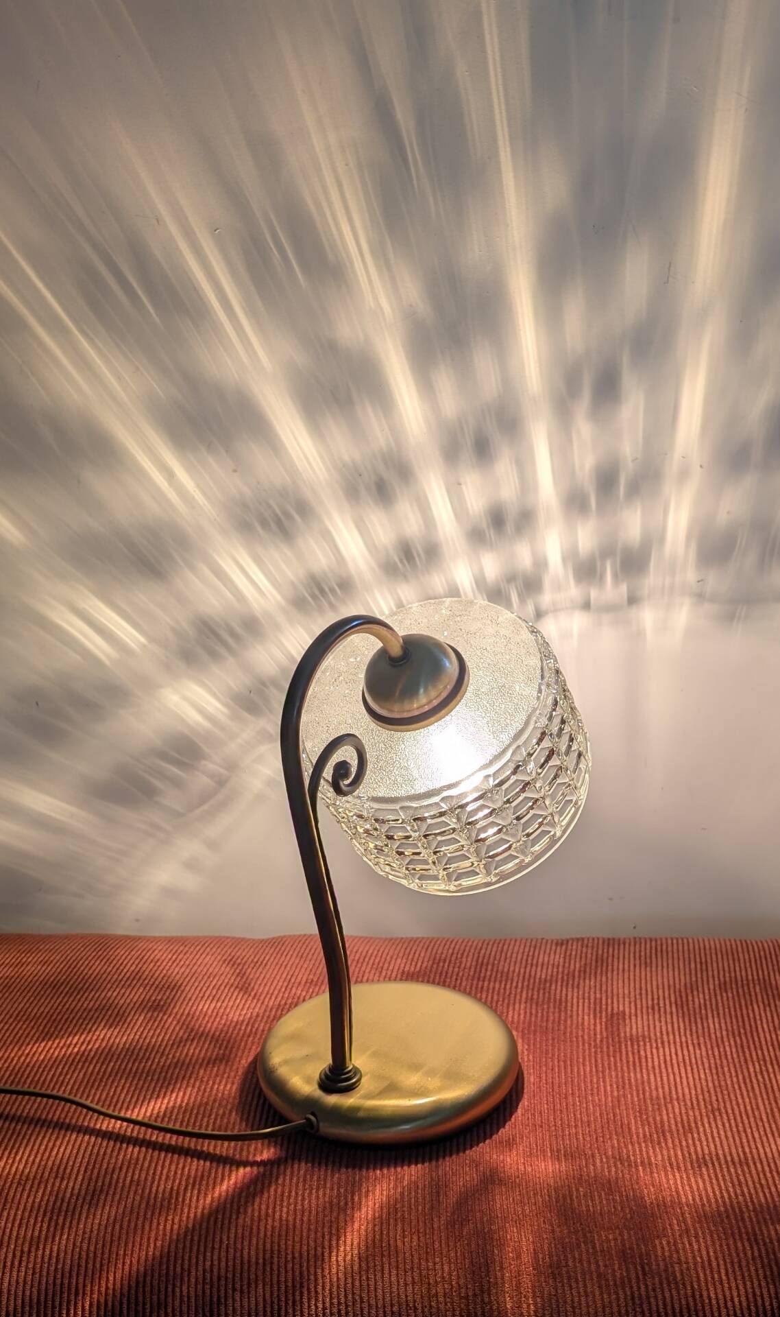 Lampe vintage en laiton et cristal taillé
