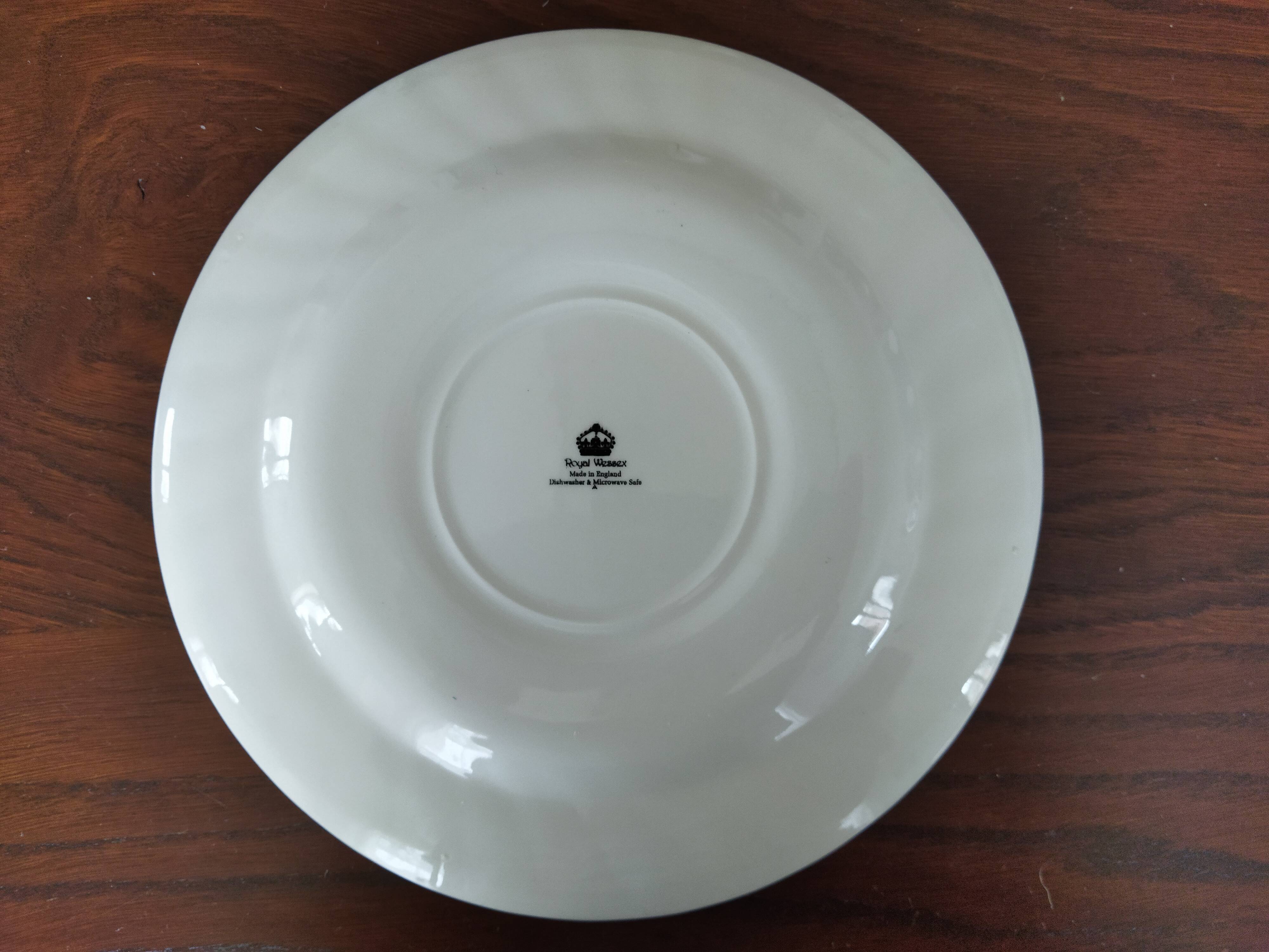 8 blue & white plates