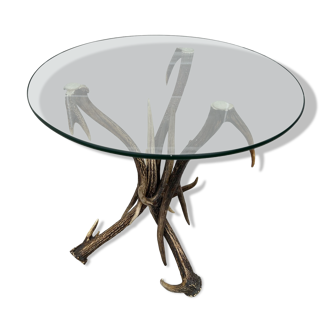 Vintage pedestal table from the 50s in vintage horns