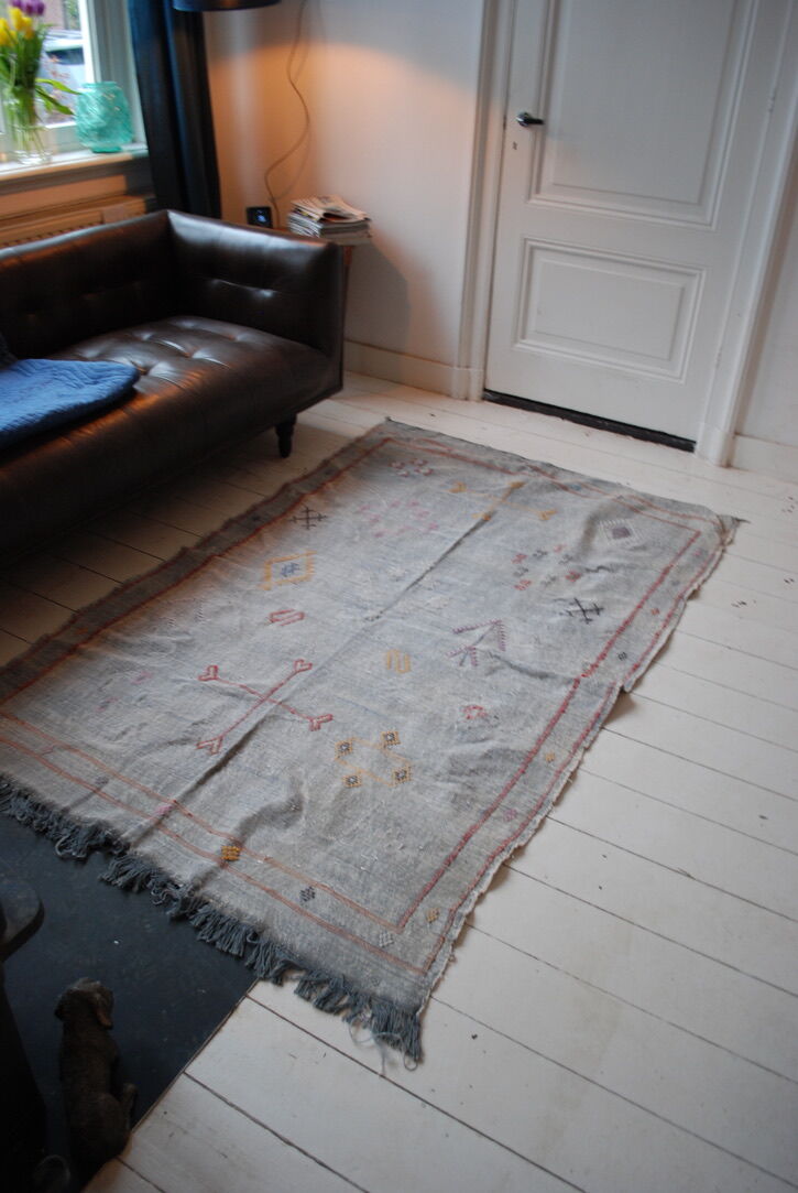 Vintage cactus silk carpet, grey and with original nomadic designs. free shipping in europe 225x135cm