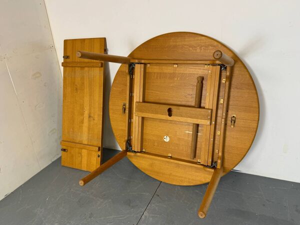 Table à manger ronde extensible en chêne, design danois du milieu du siècle, années 1960.