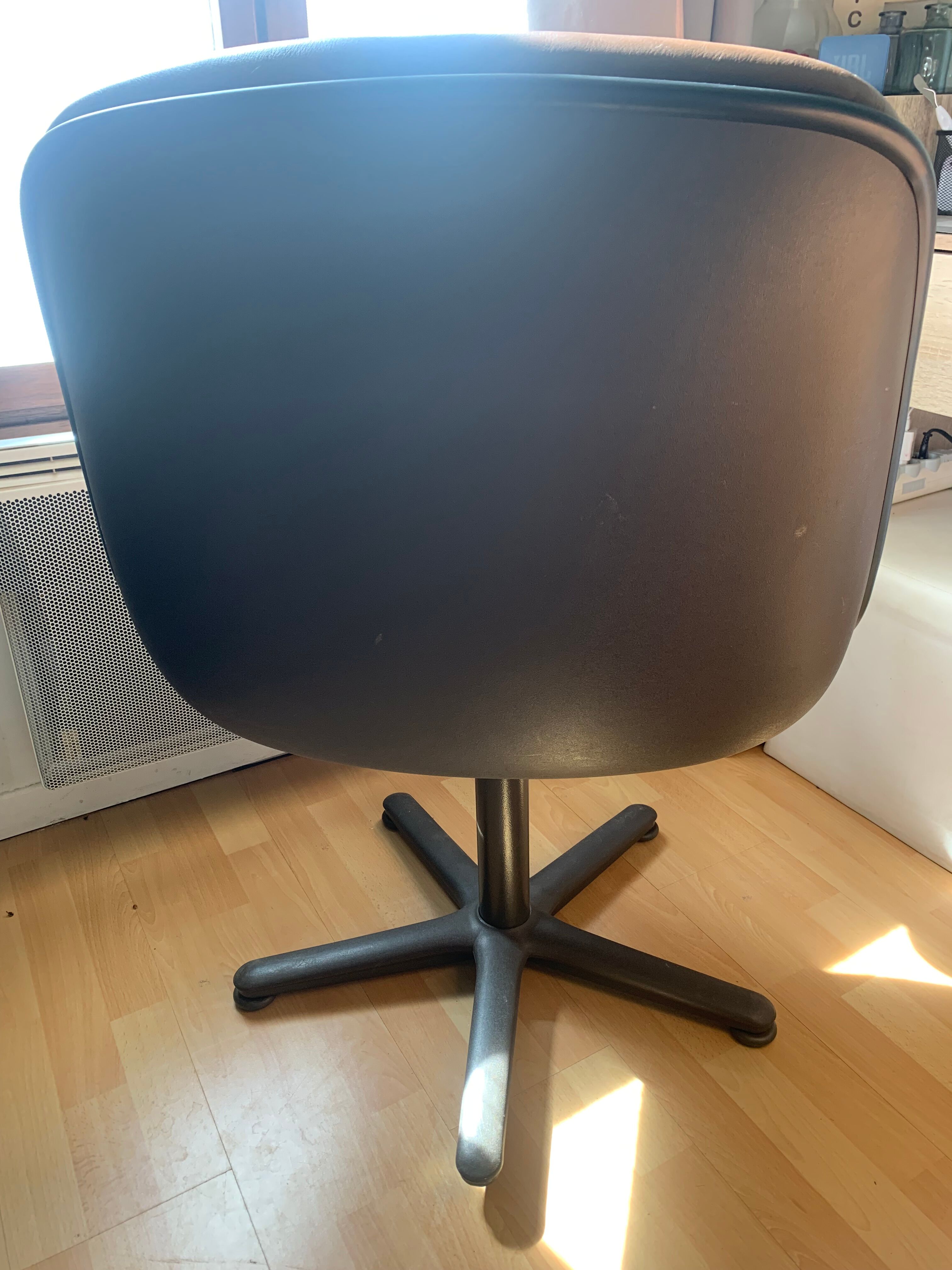 Comforto leather armchair
