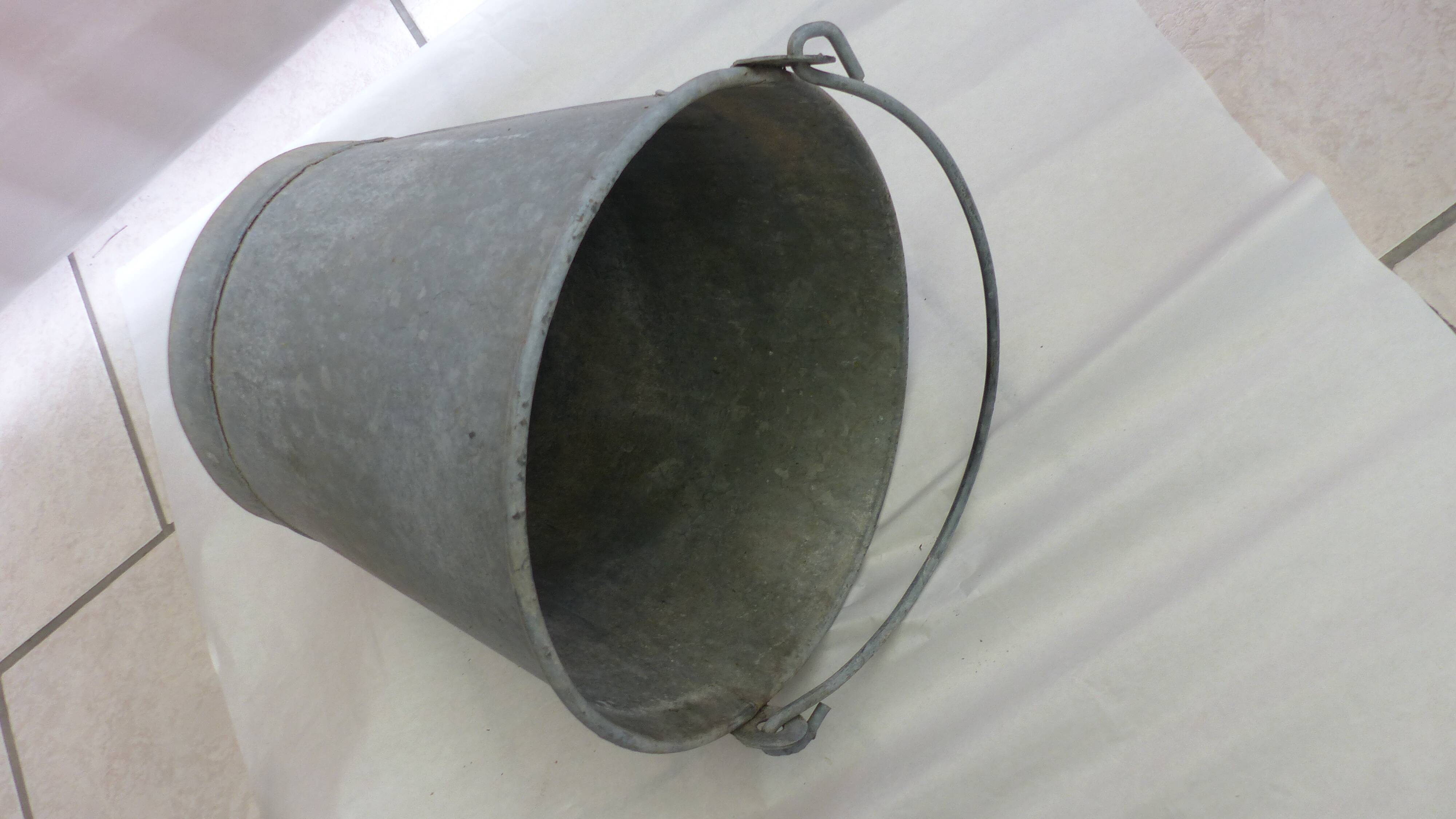 Zinc bucket