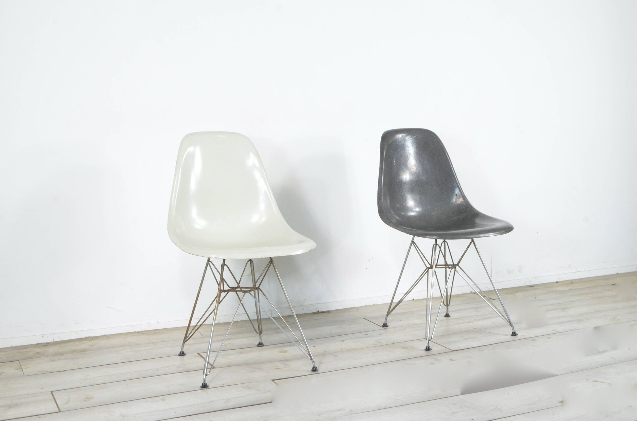 Set Of 2 Herman Miller Eames Dsr Chair Original Fiberglass Seats Modern Ret