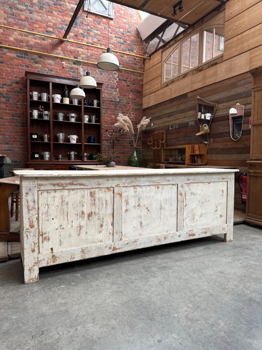 Trading counter early 20th century