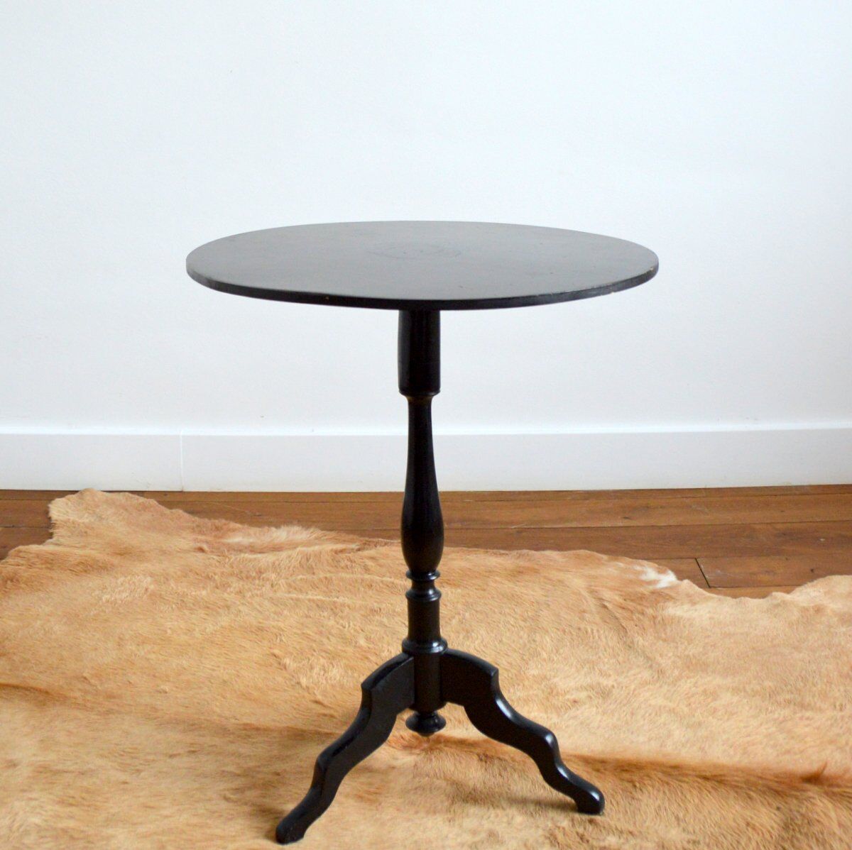 Vintage pedestal table