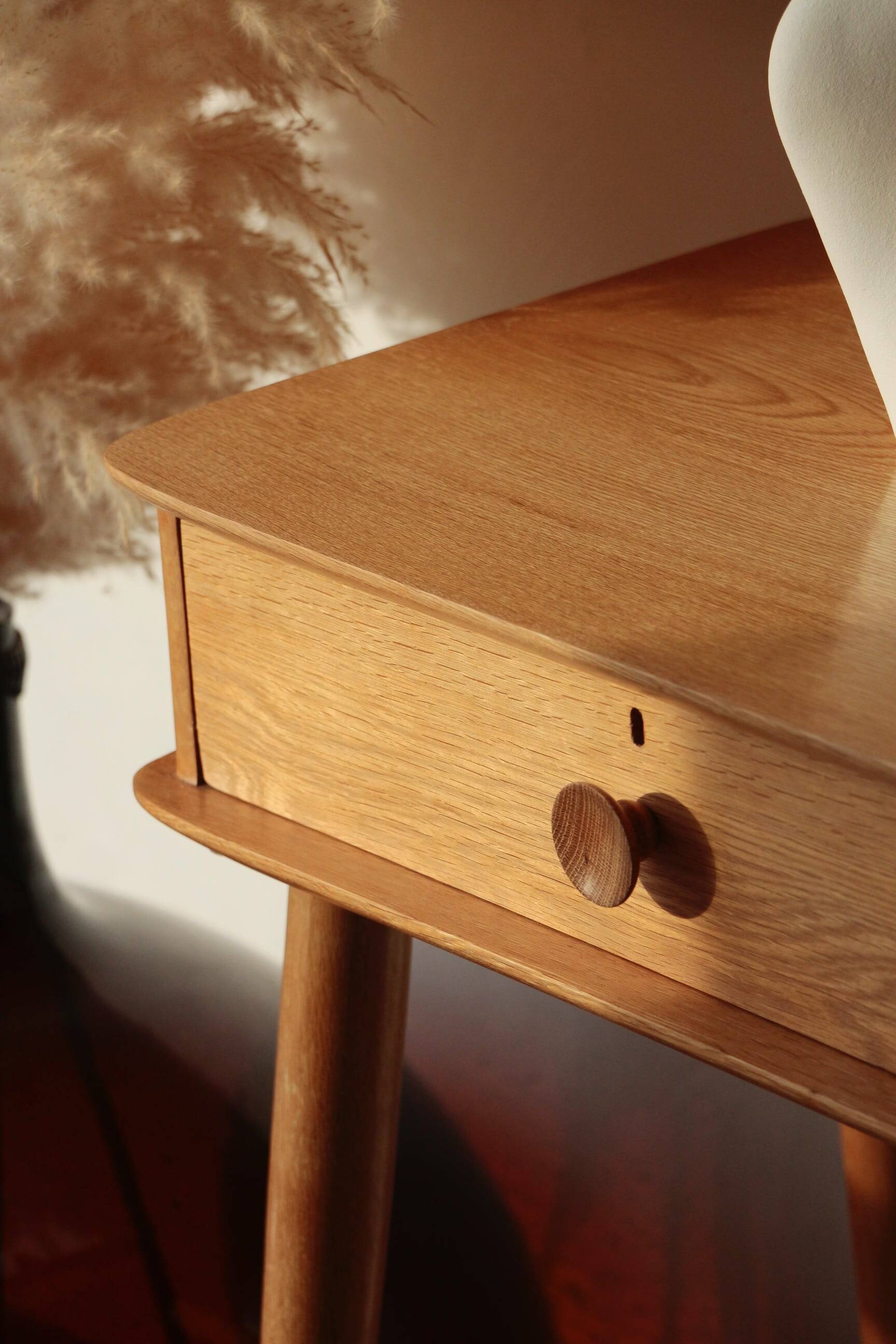 Console Vintage en Chêne Massif – Pieds Fuseaux & 2 Tiroirs