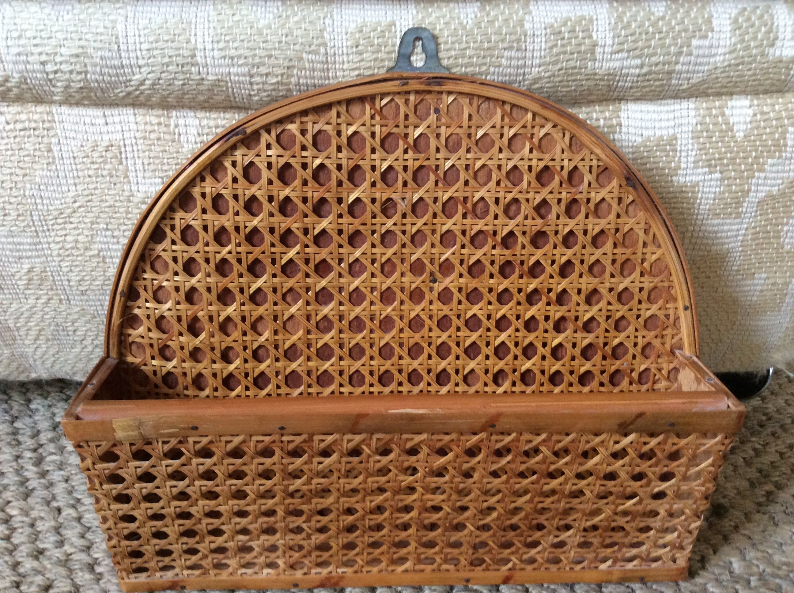 Letter holder