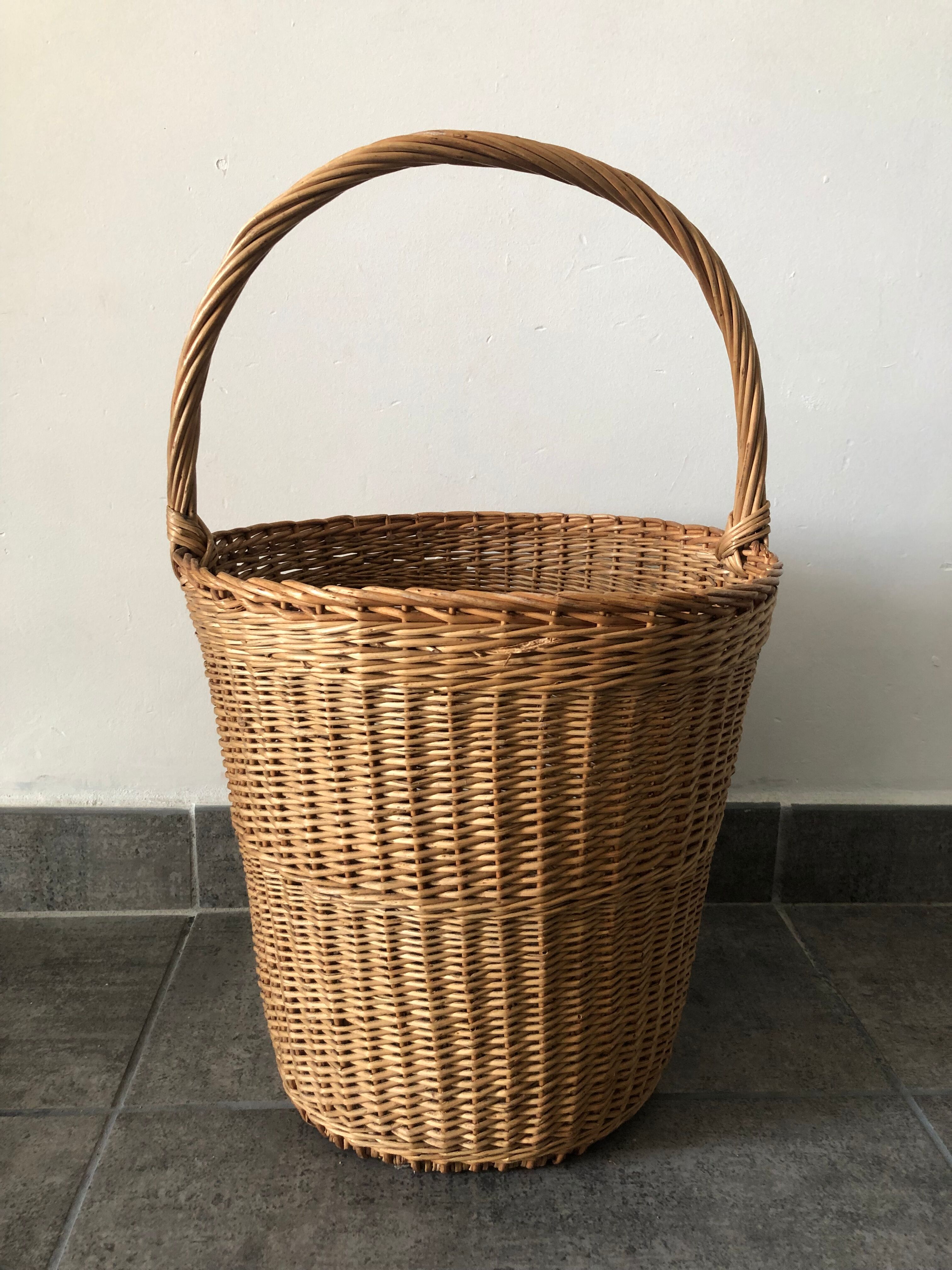Wicker basket