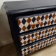 Commode à motifs