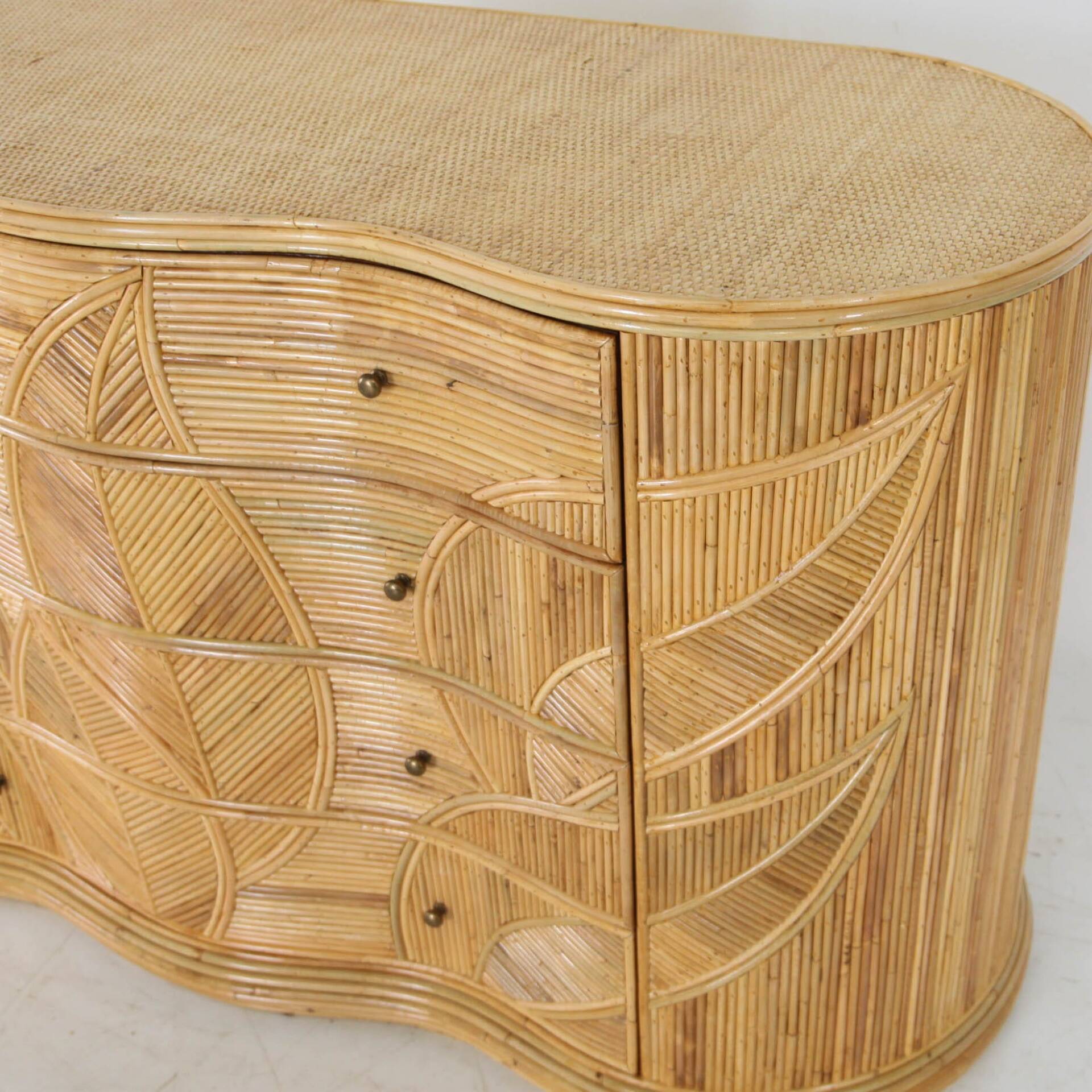 Commode « feuilles » en rotin