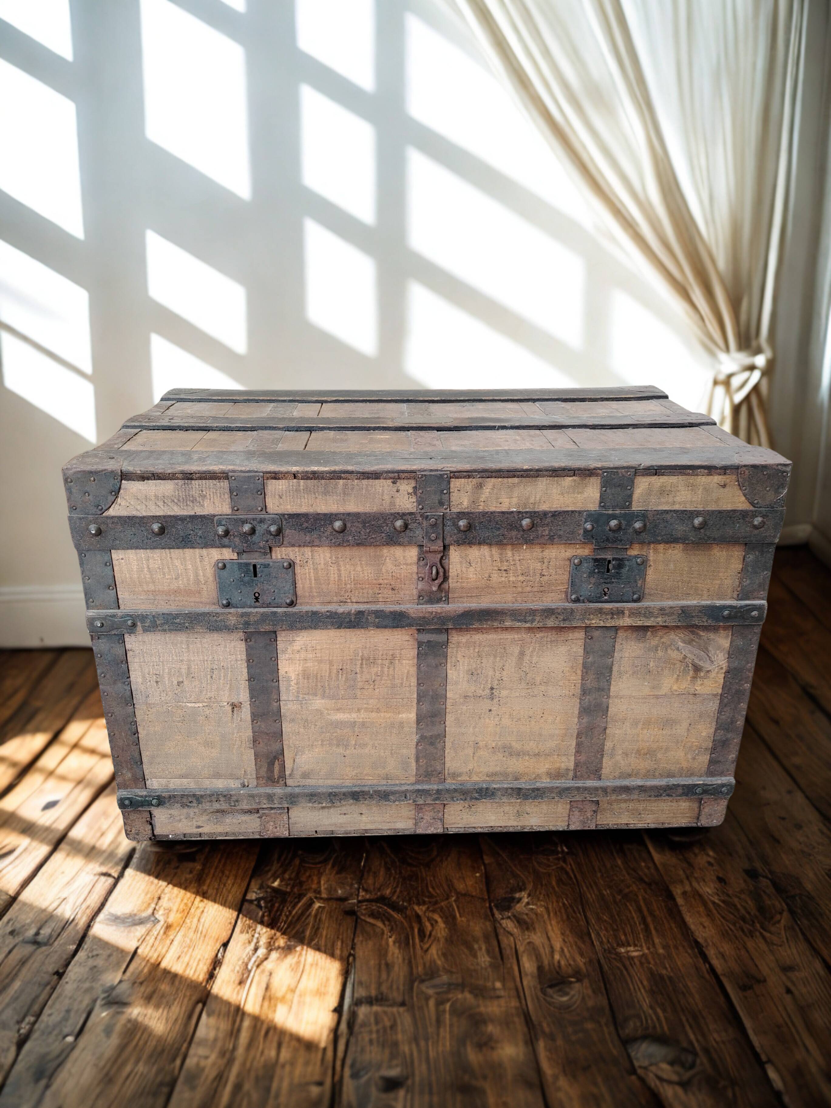 Large Vintage Travel Trunk - Locksmith Léopold Habert – 1920