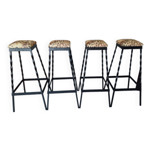 4 tabourets brutalistes