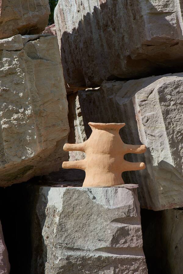 Instinct - stoneware vase - by léa munsch