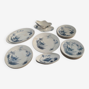 Gien earthenware service, Vues d'Orient model, 21 pieces, late 19th century