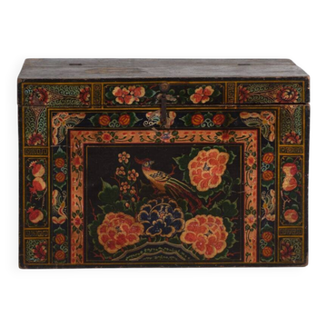 Coffre chinois ancien peint en bois de pin – Chine, circa 1900