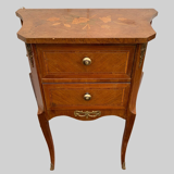 Commode d'entre deux en marqueterie de style Louis XV