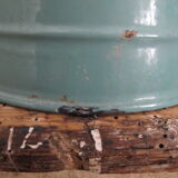 Grand broc in metal emaillé