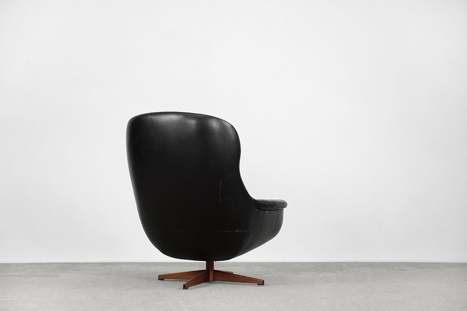 Swedish Modernist Leather Swivel Lounge Chair from Selig Imperial, 1970s
