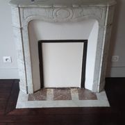 Manteau de cheminée en marbre blanc