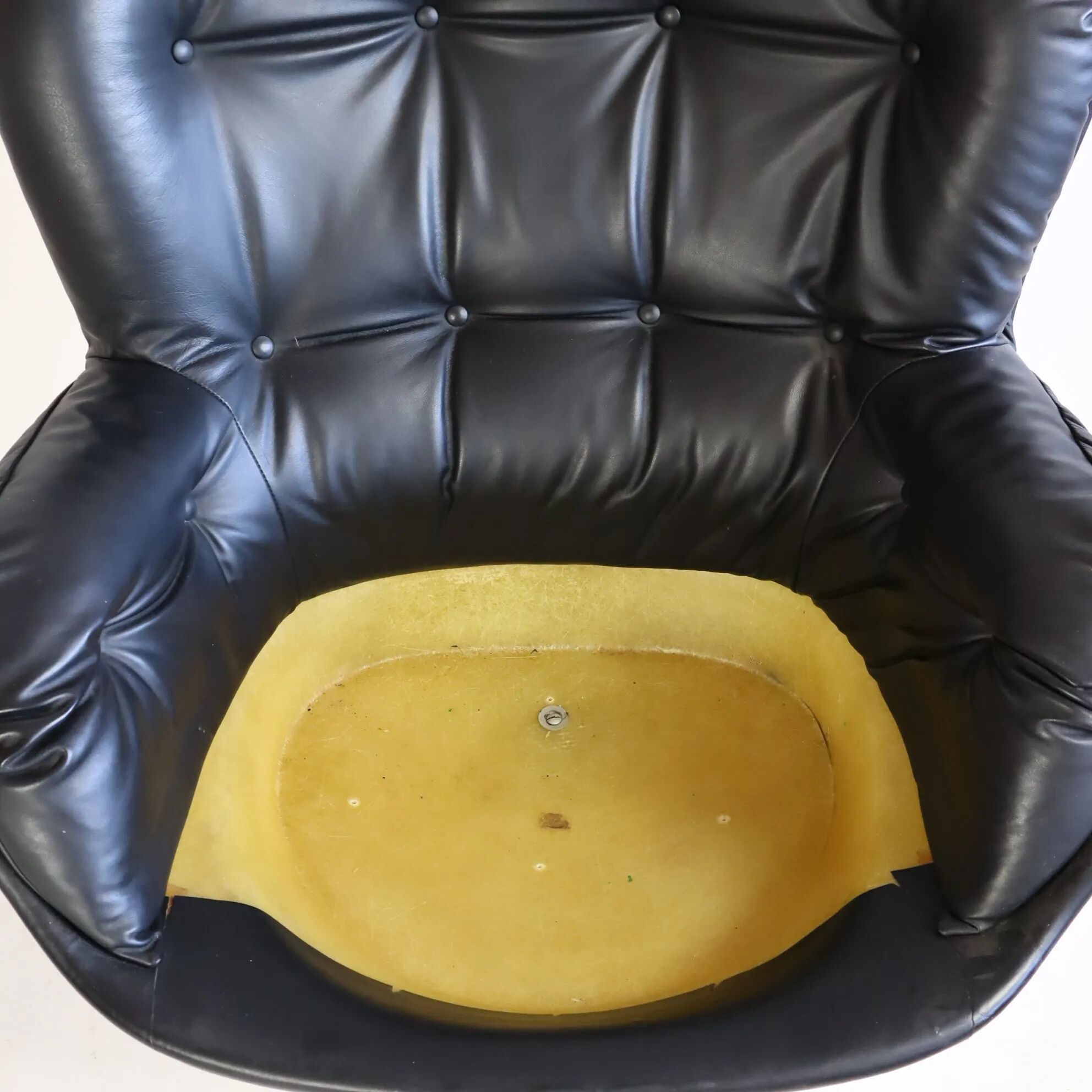 "Karaté" armchair by Michel Cadestin