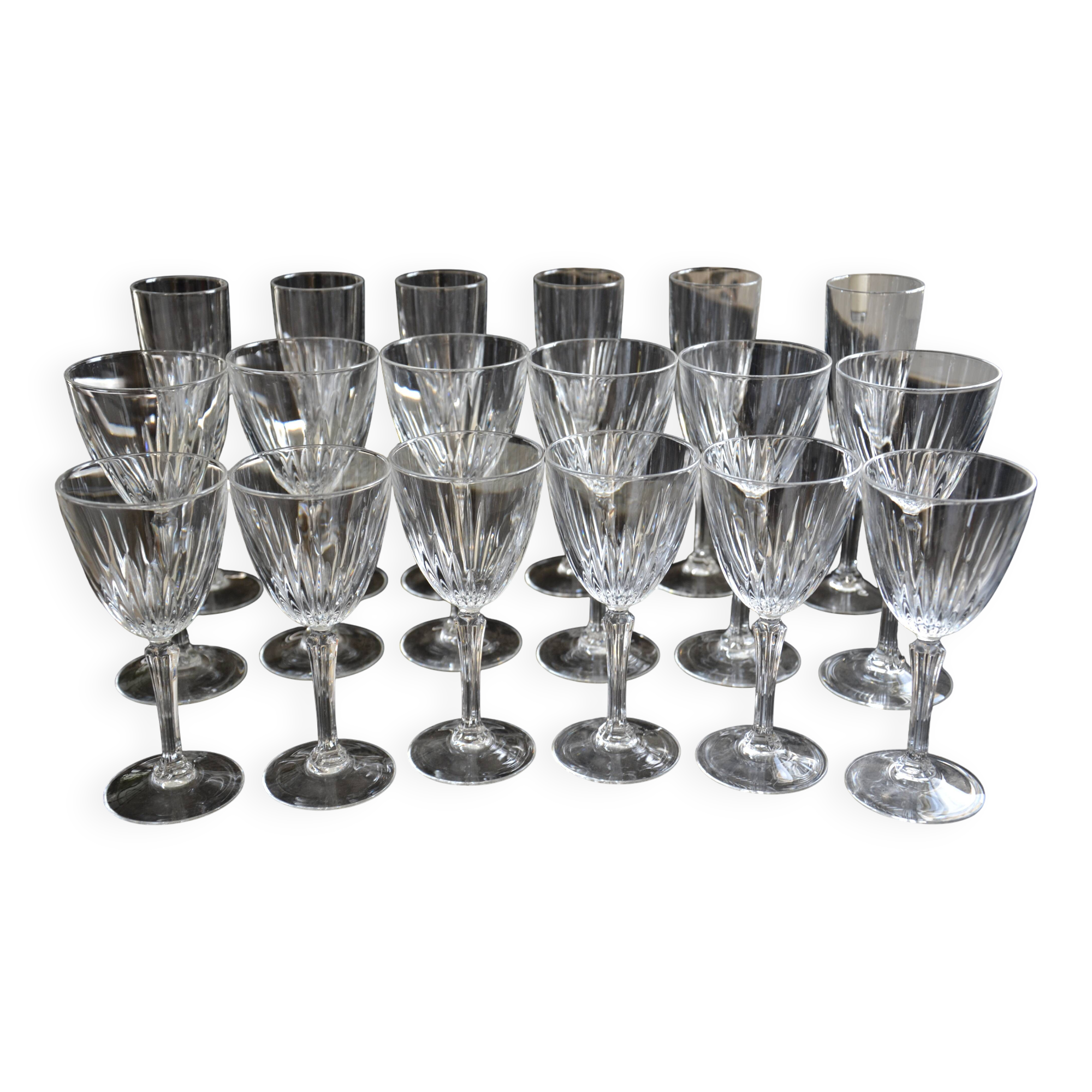 18 stemmed glasses in Arques crystal