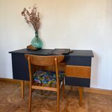 Adult desk with compass feet