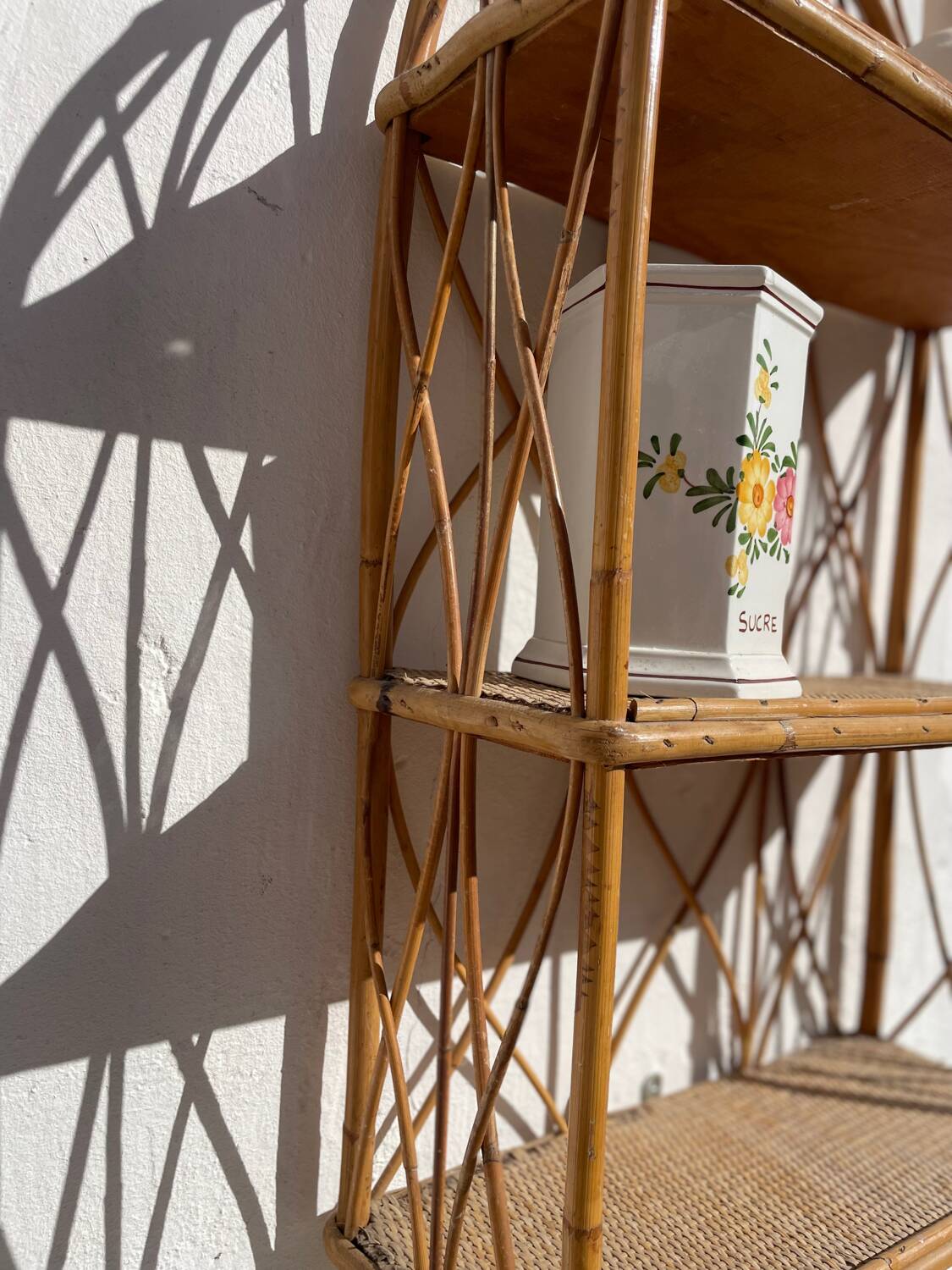 Vintage wall shelf in rattan and caning — 70s bohemian spirit