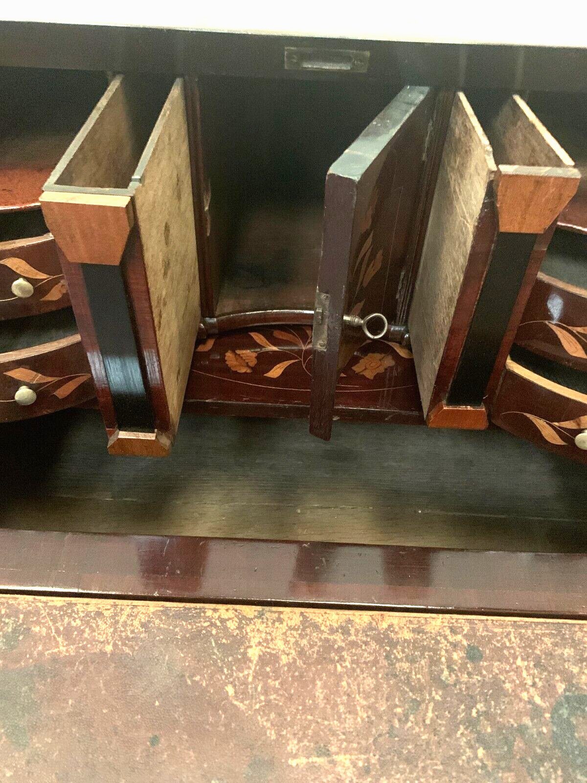 Commode scriban en marqueterie Hollandaise XVIII siècle