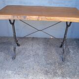 Bistro table with brutalist plane tree top for 4 people.