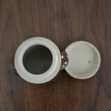 Stoneware pot with lid