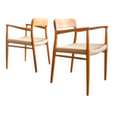 Paire de chaises de salle à manger modèle 56 par Niels O. Møller en chêne